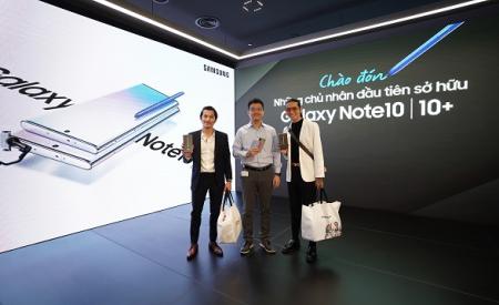 Liên Bỉnh Phát chơi lớn mua hẳn Galaxy Note10+ tặng sinh nhật BB Trần