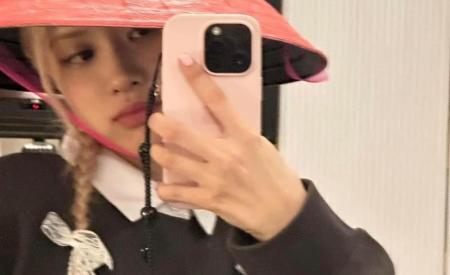 Rosé BlackPink đăng ảnh đội nón lá sau khi trở về Hàn Quốc
